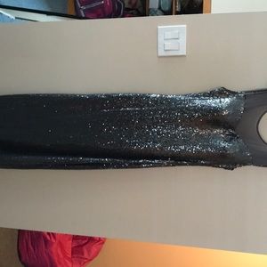 Long evening gown: Backless scoop, embroidered